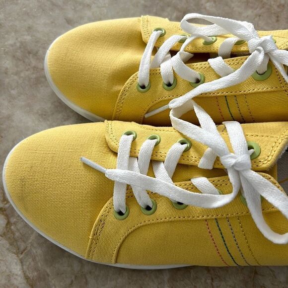 VIONIC BEACH  Yellow Sneakers Size 8.5 - Picture 4 of 8